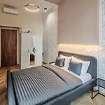 3 Bedrooms Bright In The Heart Of The Free Parking Upon Reservation Apartman