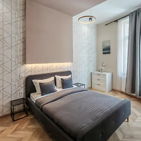 شقة 3 Bedrooms Bright In The Heart Of The City-1 Free Parking Upon Reservation *