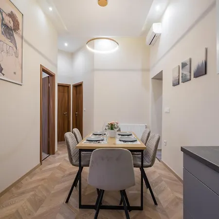 Апартаменты 3 Bedrooms Bright In The Heart Of The Free Parking Upon Reservation Будапешт