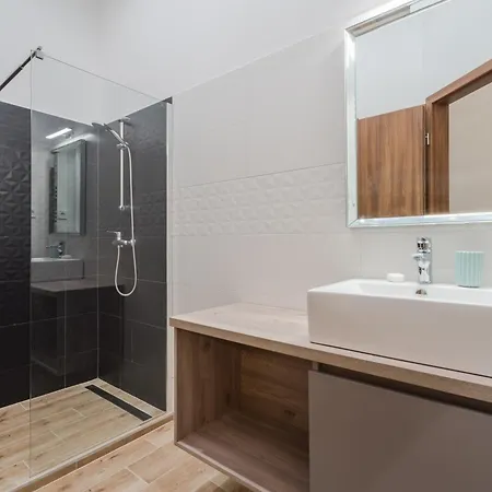 3 Bedrooms Bright In The Heart Of The Free Parking Upon Reservation * Будапешт