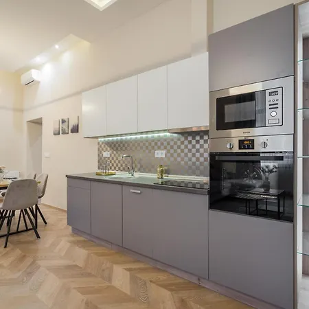 3 Bedrooms Bright In The Heart Of The Free Parking Upon Reservation Апартаменты Будапешт