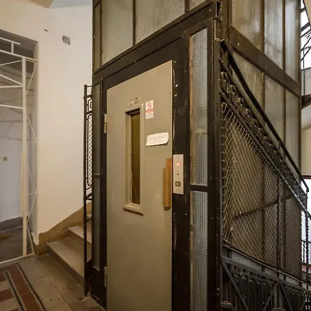 Apartman 3 Bedrooms Bright In The Heart Of The City-1 Free Parking Upon Reservation