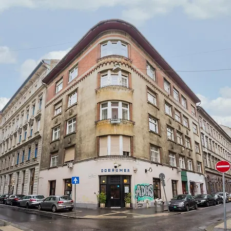 3 Bedrooms Bright In The Heart Of The City-1 Free Parking Upon Reservation * بودابست
