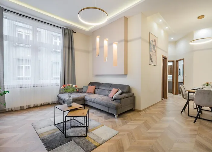 3 Bedrooms Bright In The Heart Of The Free Parking Upon Reservation *