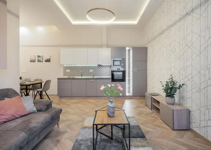 3 Bedrooms Bright In The Heart Of The Free Parking Upon Reservation Апартаменты Будапешт