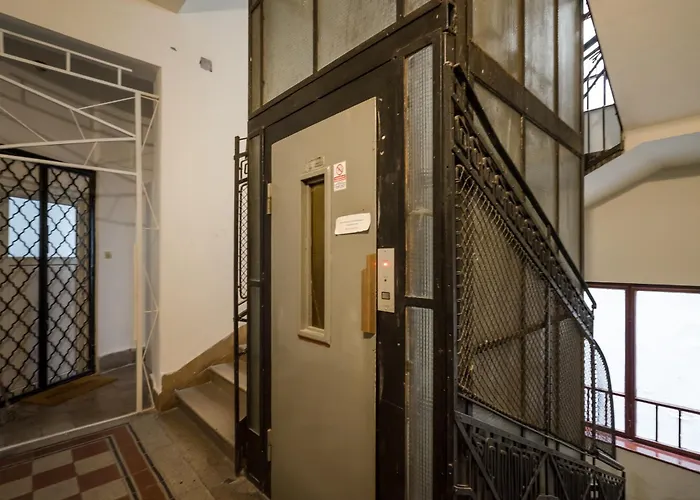 Апартаменты 3 Bedrooms Bright In The Heart Of The Free Parking Upon Reservation
